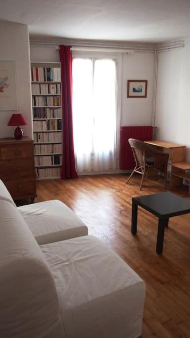 Le 105 Bis Eiffel Bed & Breakfast Paris Bagian luar foto