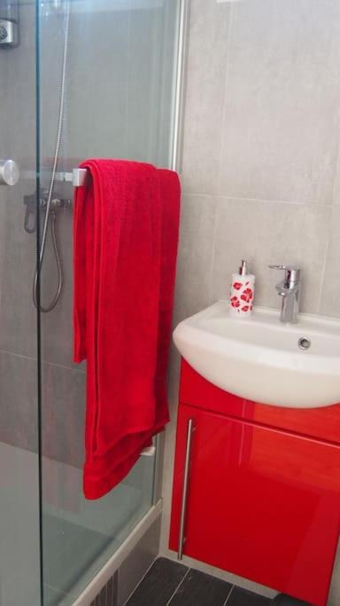 Le 105 Bis Eiffel Bed & Breakfast Paris Bagian luar foto